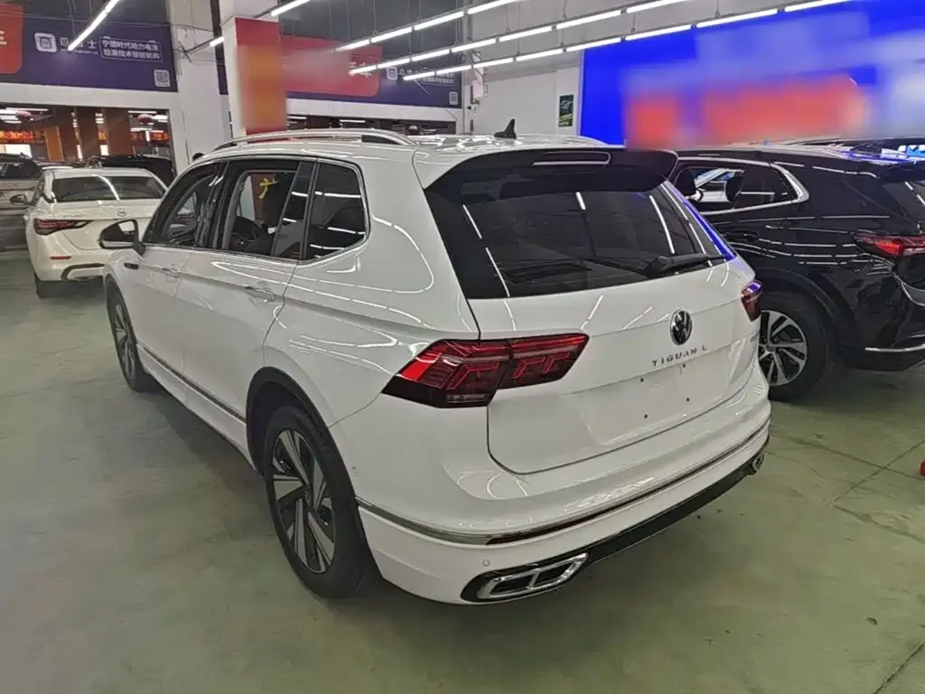 Volkswagen Tiguan L — фото 9