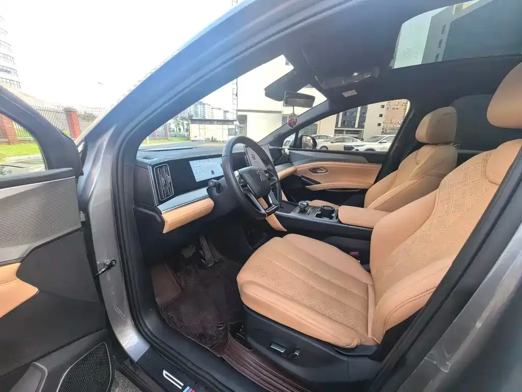 BYD L DM-i — фото 8