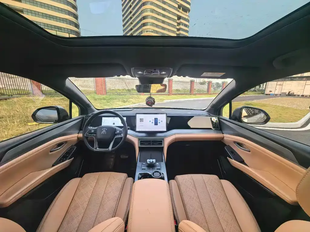 BYD L DM-i — фото 3