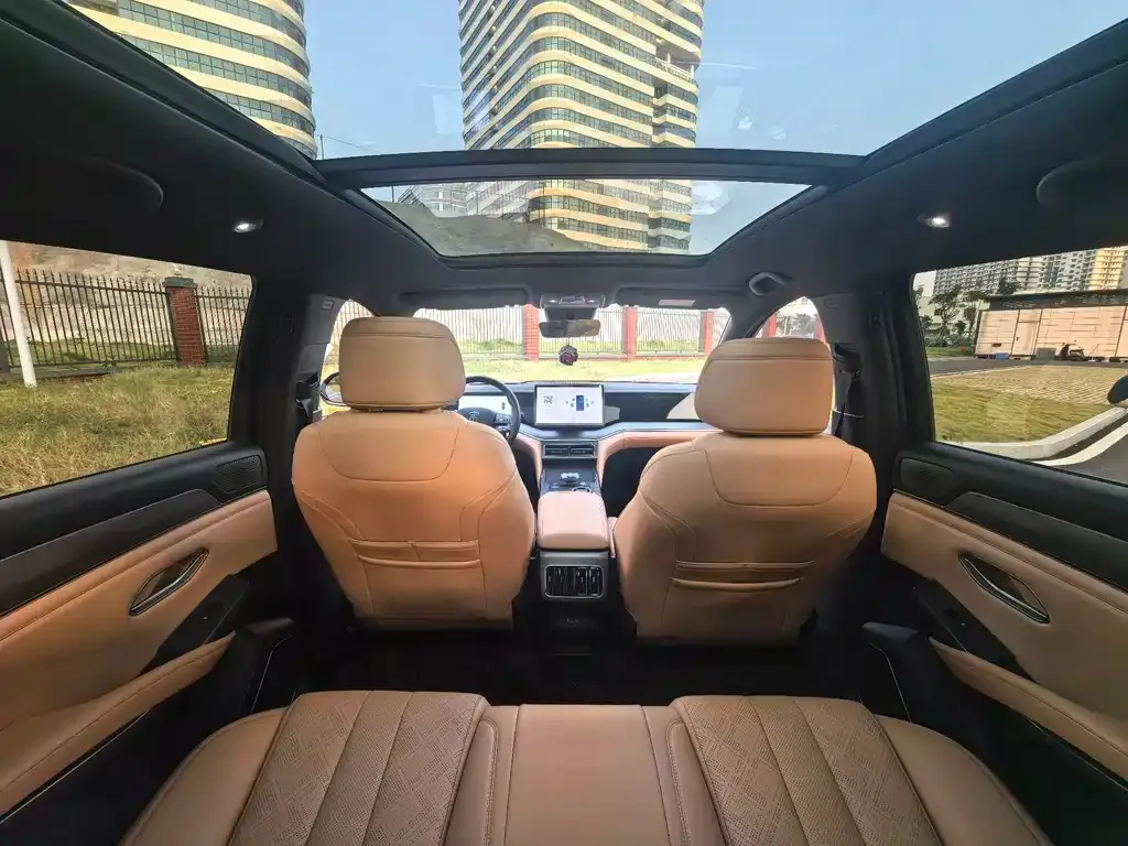 BYD L DM-i — фото 4