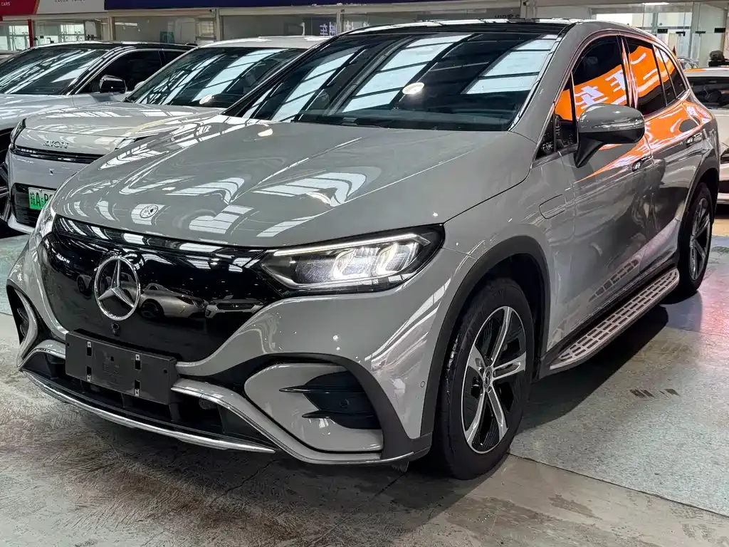 Mercedes-Benz EQE SUV — фото 1
