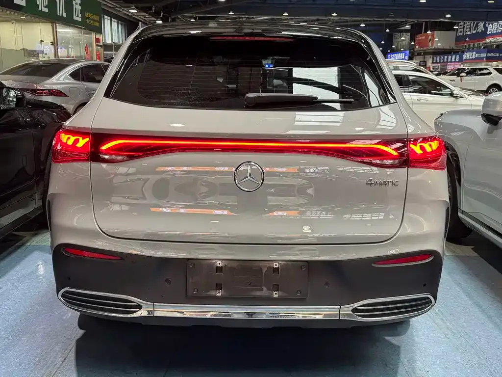 Mercedes-Benz EQE SUV — фото 3