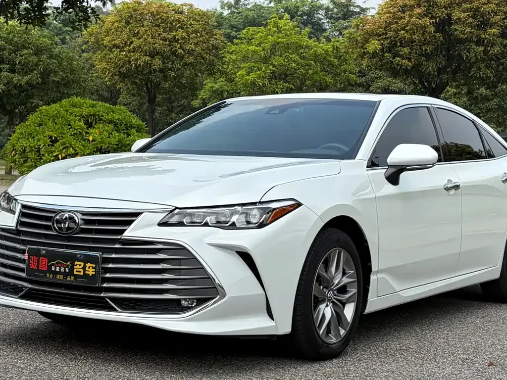 Toyota Avalon — фото 1