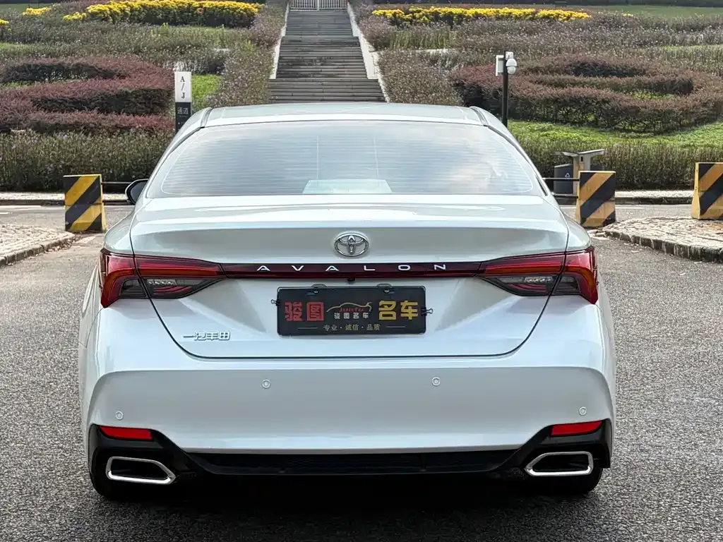 Toyota Avalon — фото 4