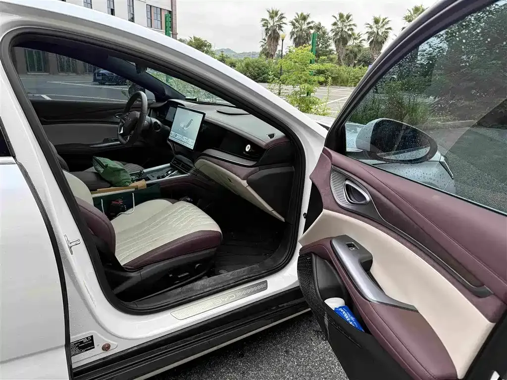 BYD Seal — фото 3