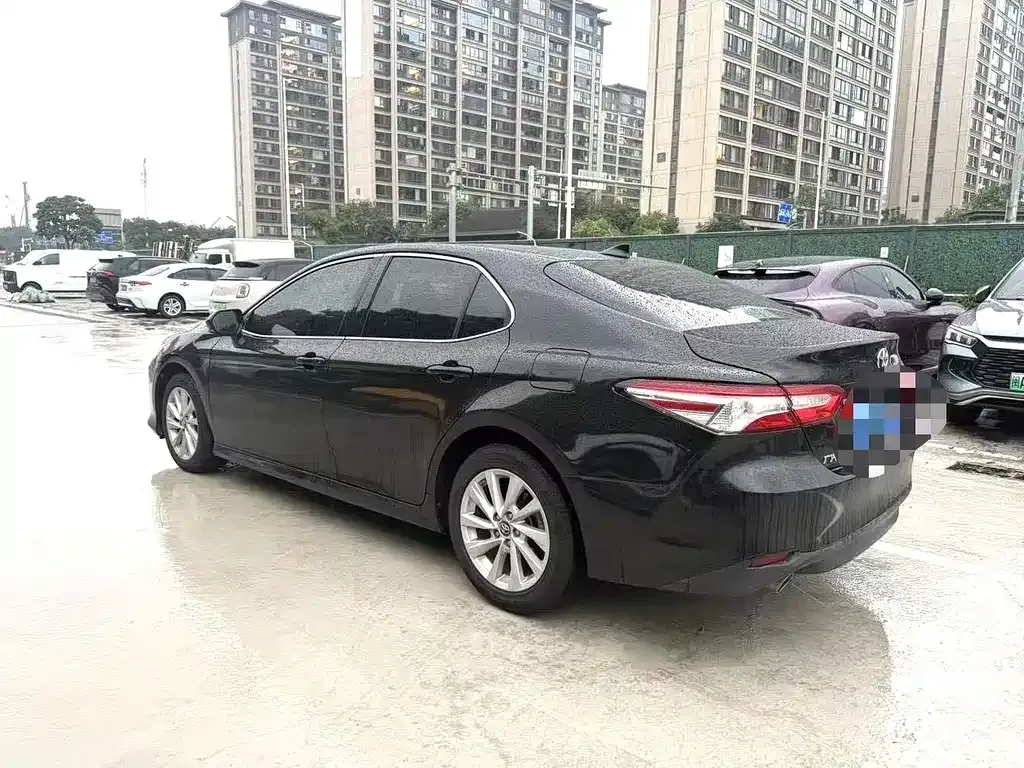 Toyota Camry — фото 5