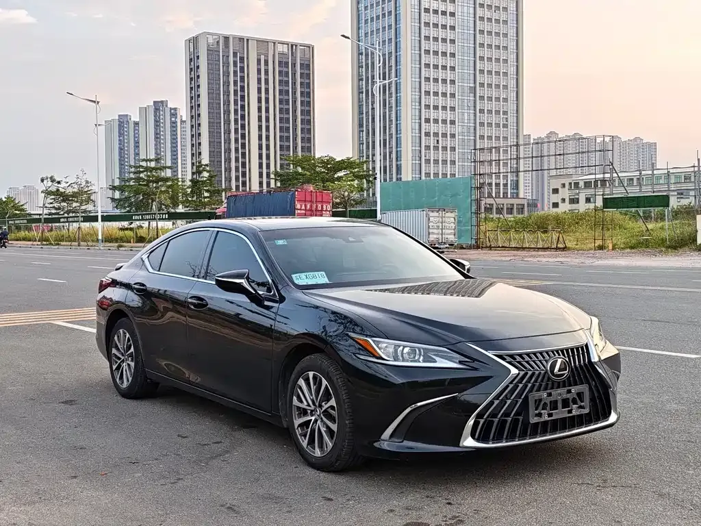 Lexus ES — фото 1