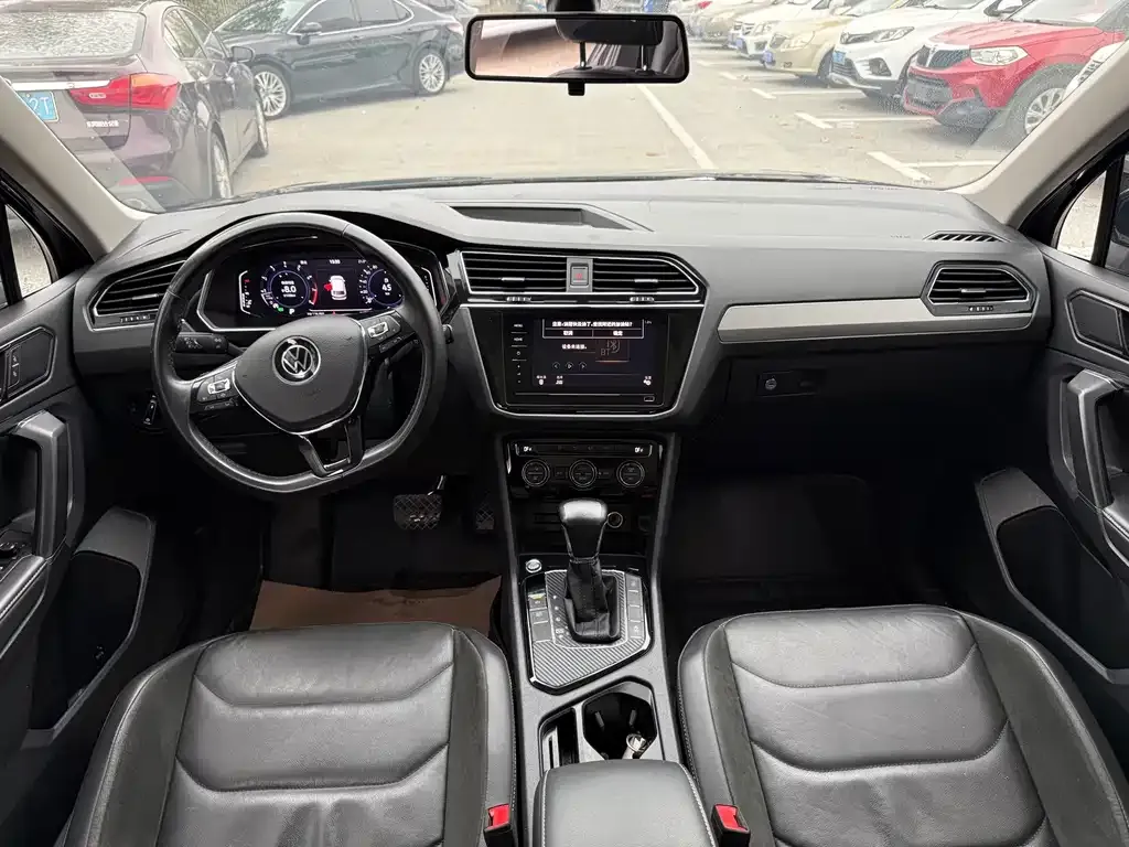 Volkswagen Tiguan L — фото 2