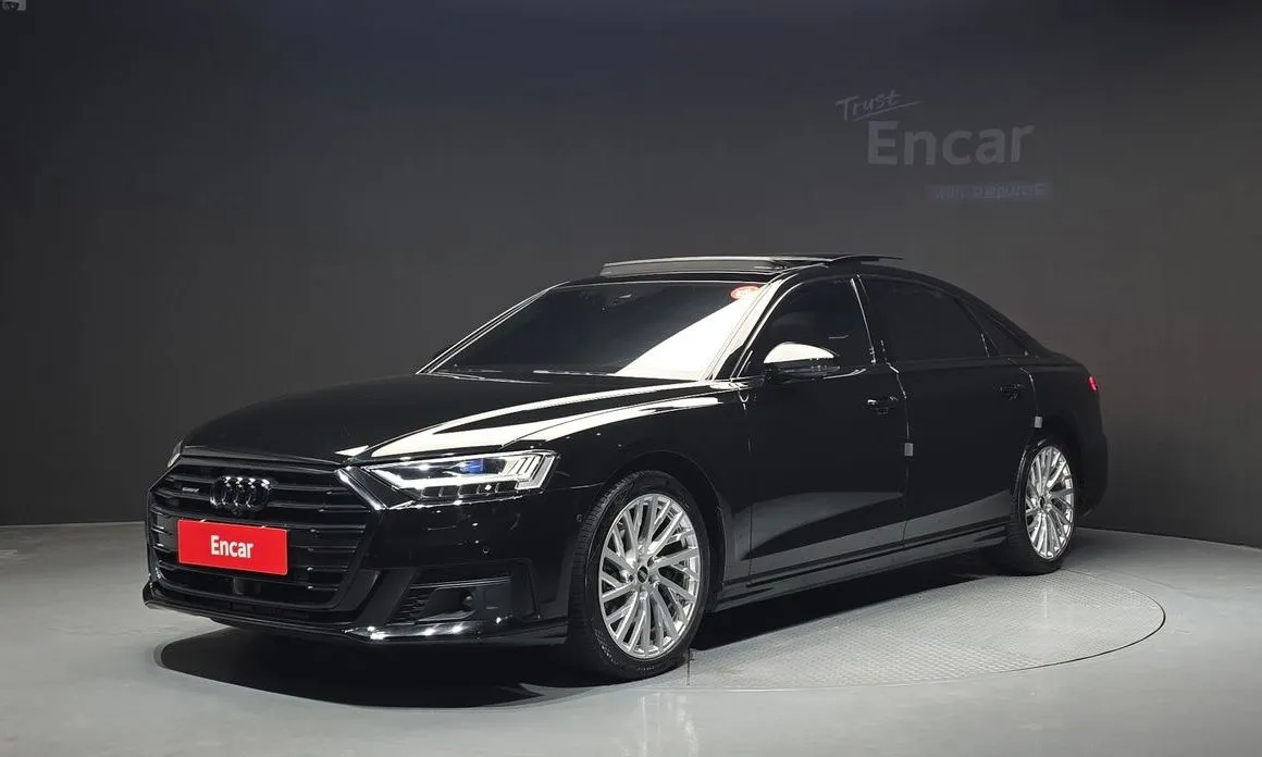 Audi A8 — фото 1