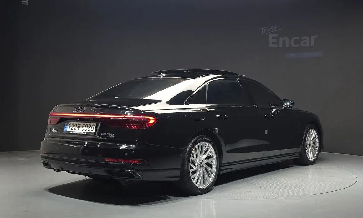 Audi A8 — фото 2