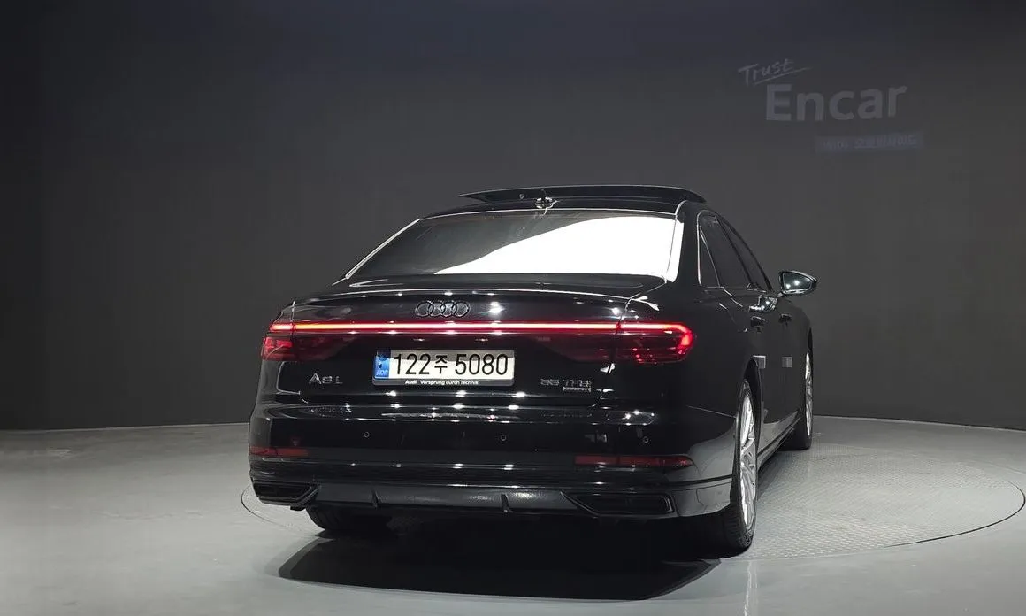 Audi A8 — фото 7