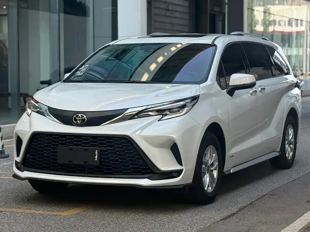 Toyota Granvia — фото 1