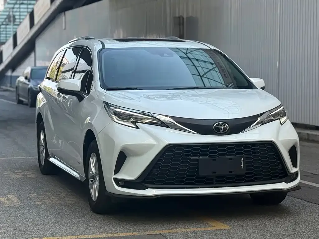 Toyota Granvia — фото 3