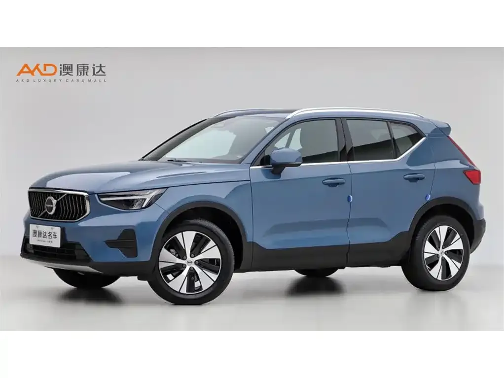 Volvo XC40 — фото 1
