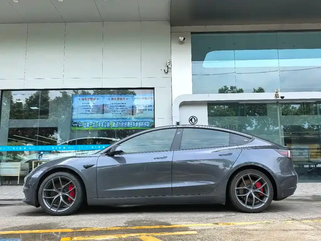 Tesla Model 3 — фото 6