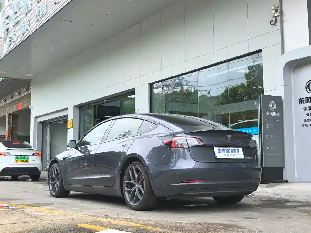 Tesla Model 3 — фото 5