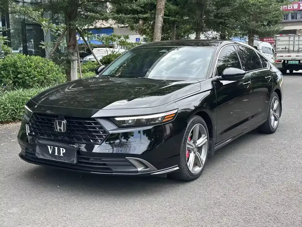 Honda Accord — фото 1