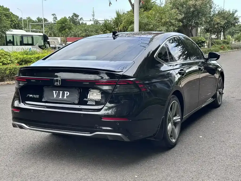 Honda Accord — фото 8