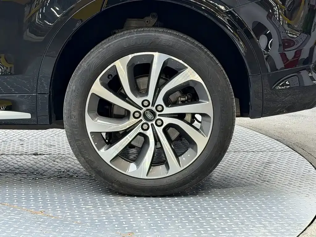 Land Rover Discovery Sport — фото 10