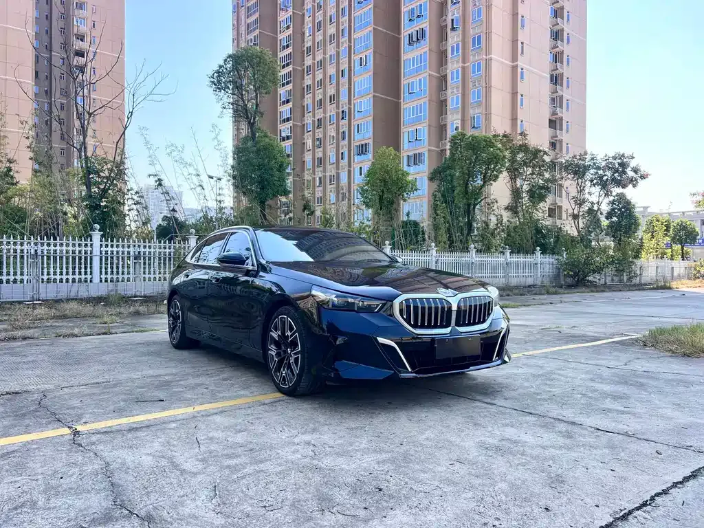 BMW 5 Series — фото 10