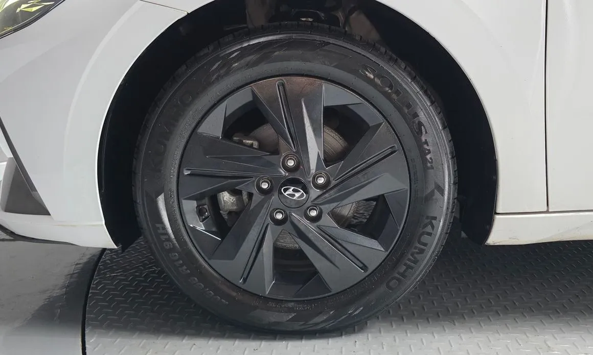 Hyundai AVANTE — фото 3