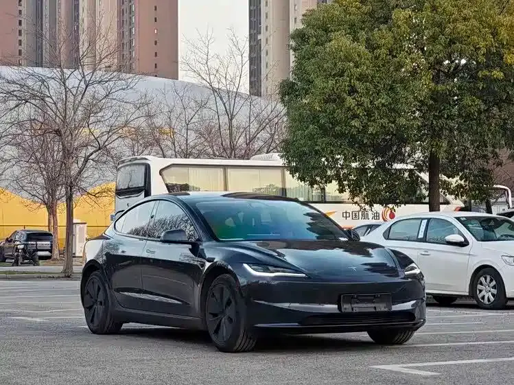 Tesla Model 3 — фото 7