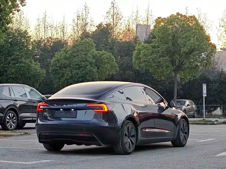 Tesla Model 3 — фото 4