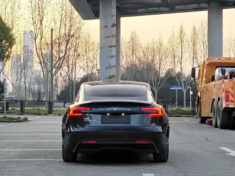 Tesla Model 3 — фото 5