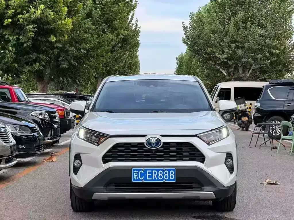 Toyota RAV4 — фото 3