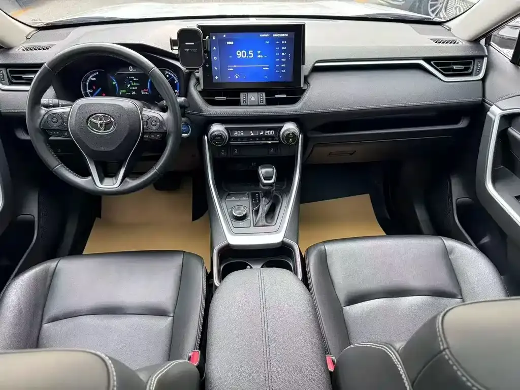 Toyota RAV4 — фото 8