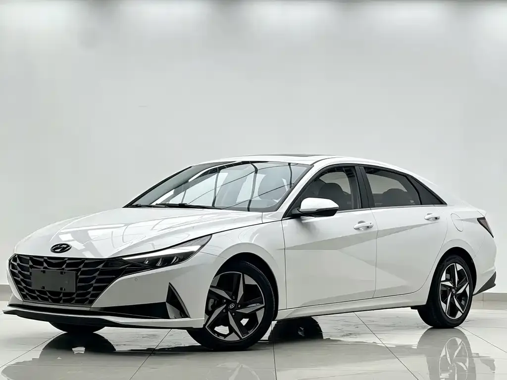Hyundai Elantra — фото 1