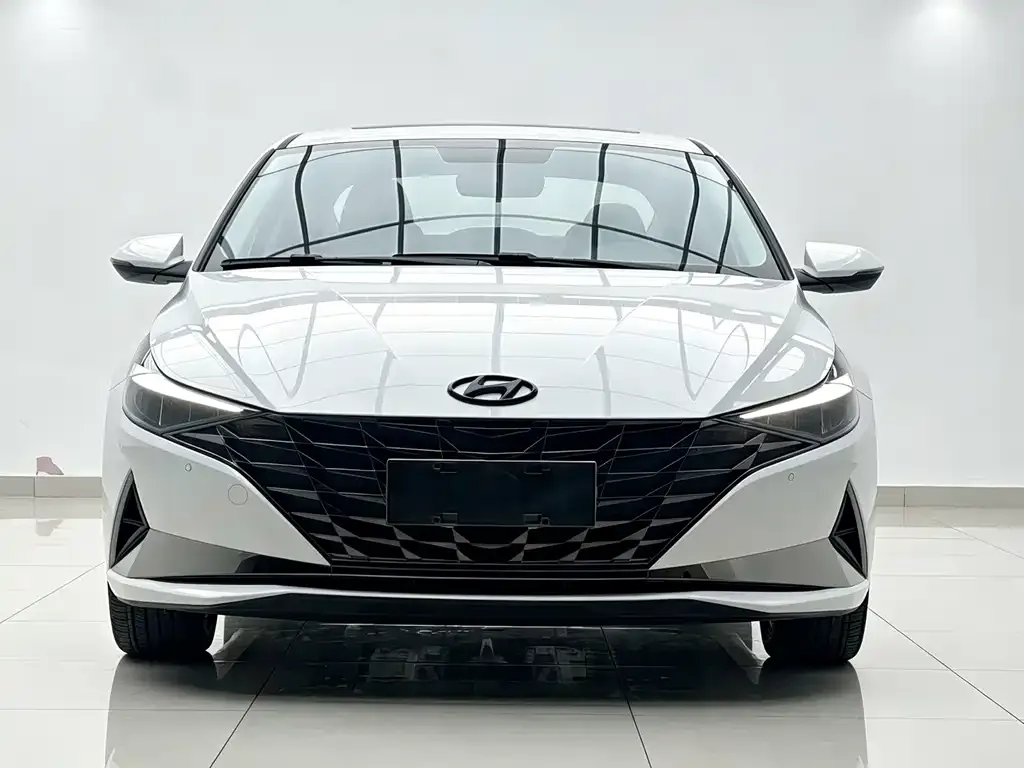 Hyundai Elantra — фото 4
