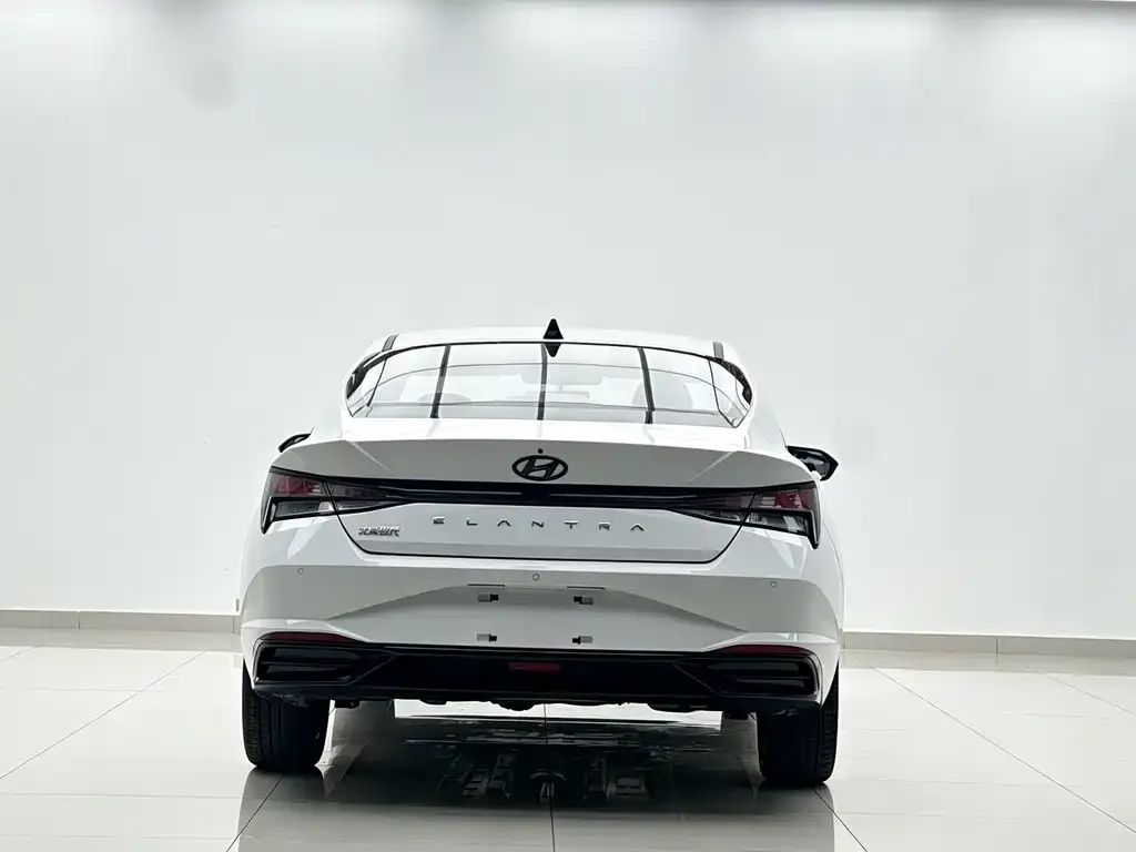Hyundai Elantra — фото 6
