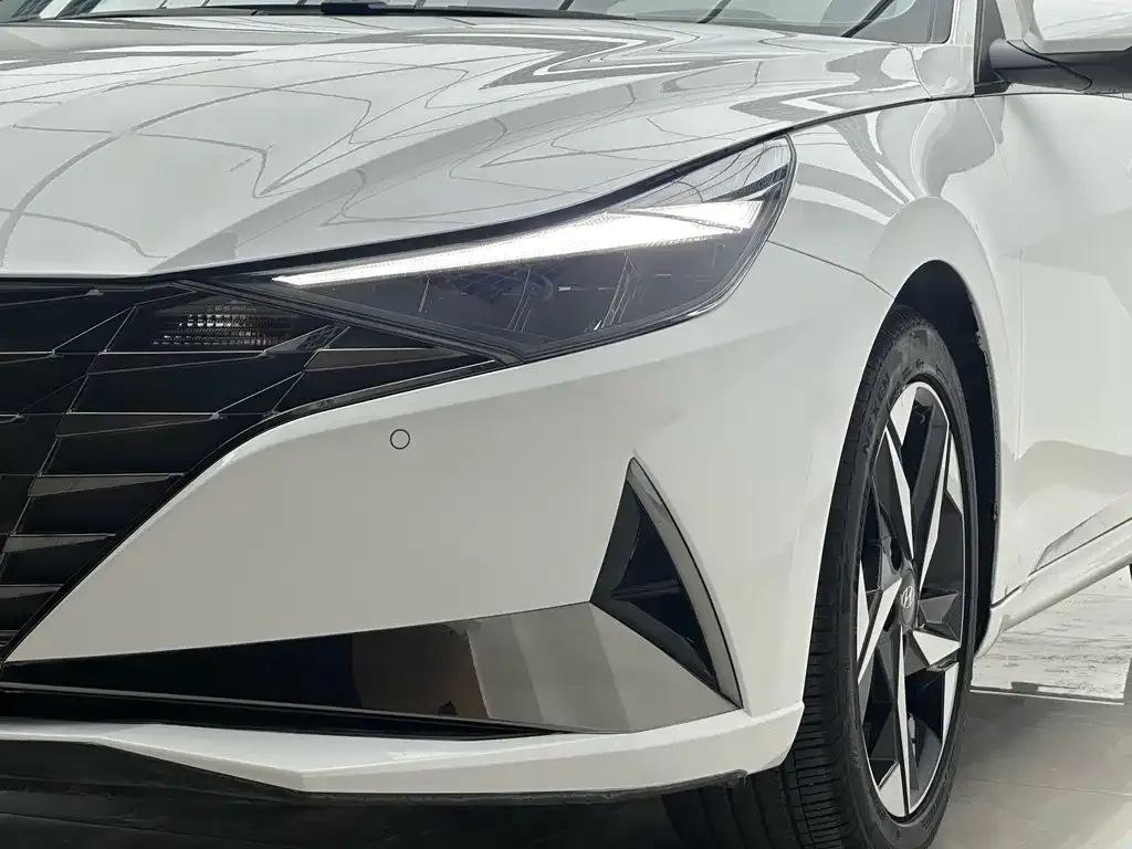 Hyundai Elantra — фото 8