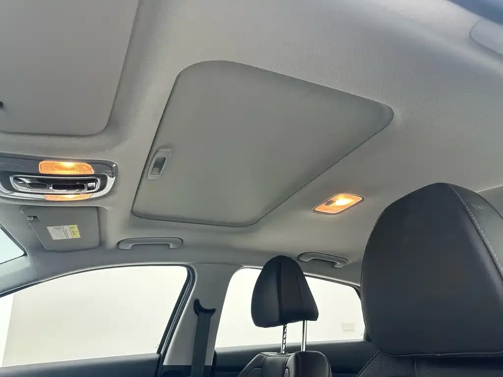 Hyundai Elantra — фото 3