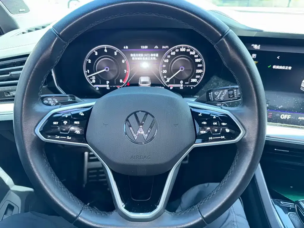 Volkswagen Touareg — фото 4