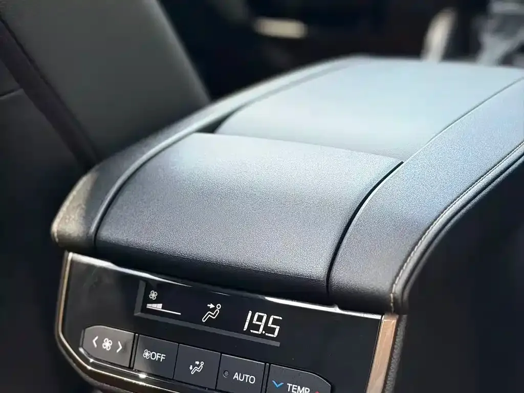 Toyota Highlander — фото 2