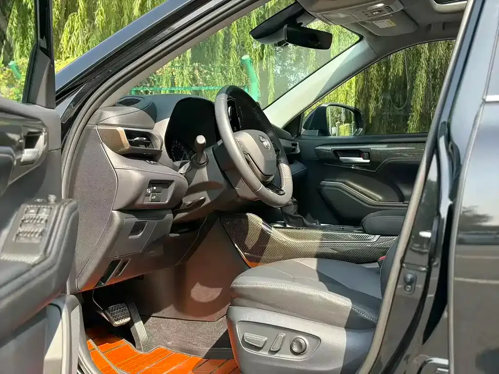 Toyota Highlander — фото 10