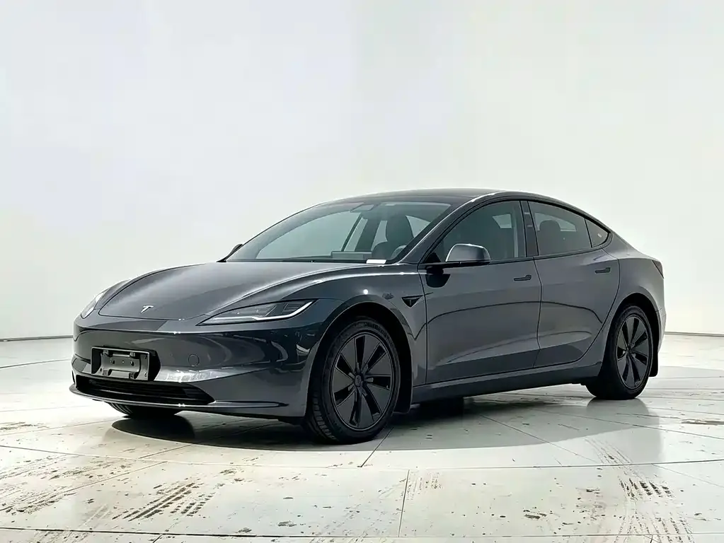 Tesla Model 3 — фото 1