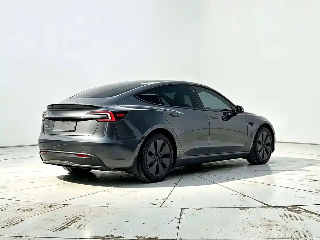 Tesla Model 3 — фото 5