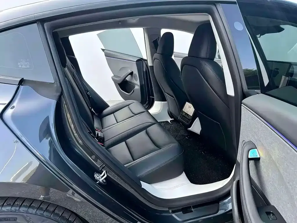 Tesla Model 3 — фото 6