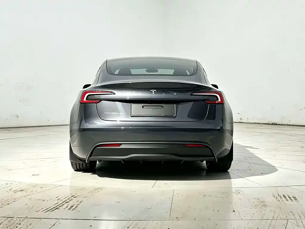 Tesla Model 3 — фото 3