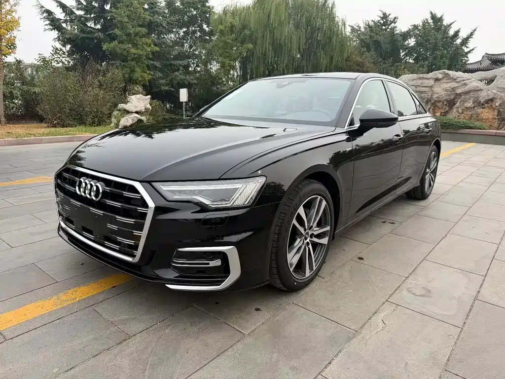 Audi A6L — фото 1