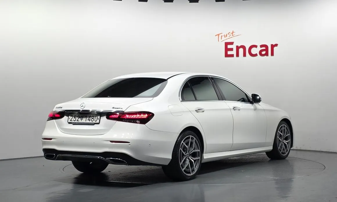 Mercedes-Benz E-Class — фото 2