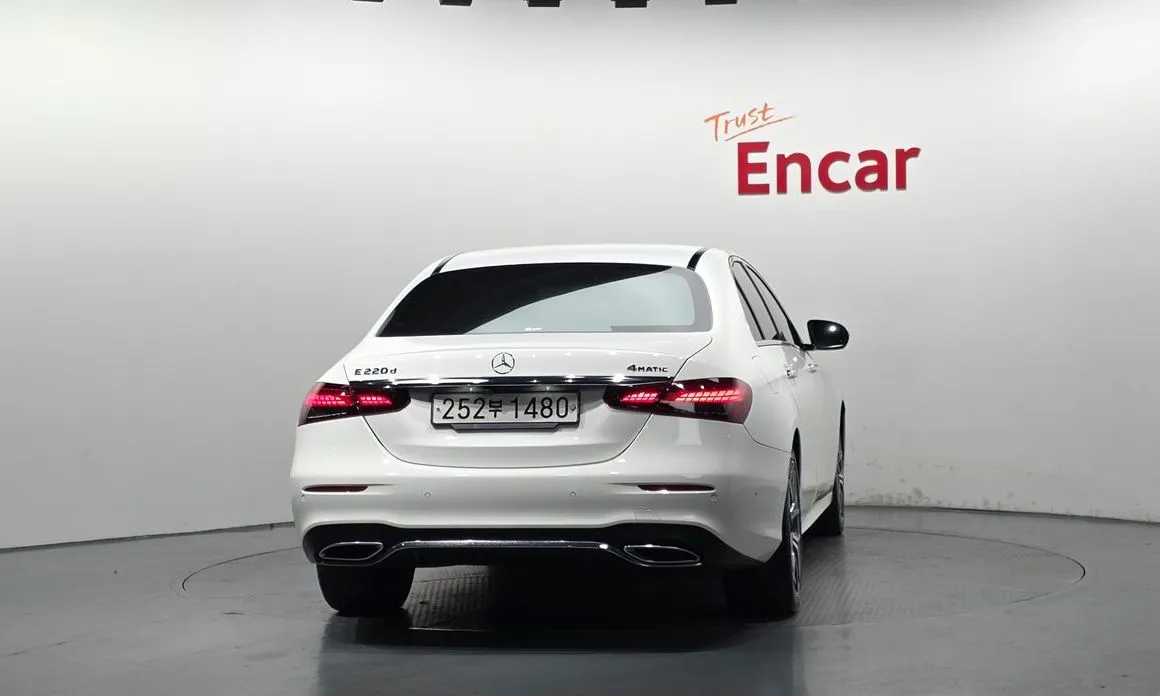 Mercedes-Benz E-Class — фото 4