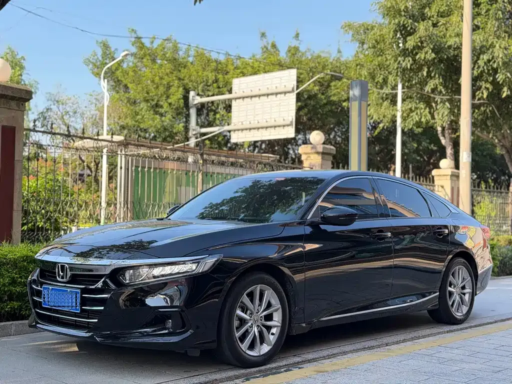 Honda Accord — фото 1