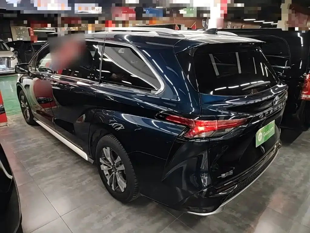 Toyota Granvia — фото 4