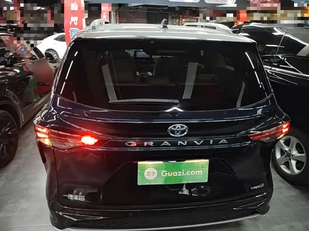 Toyota Granvia — фото 8