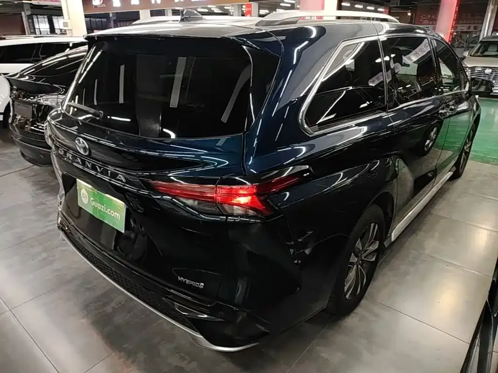 Toyota Granvia — фото 9