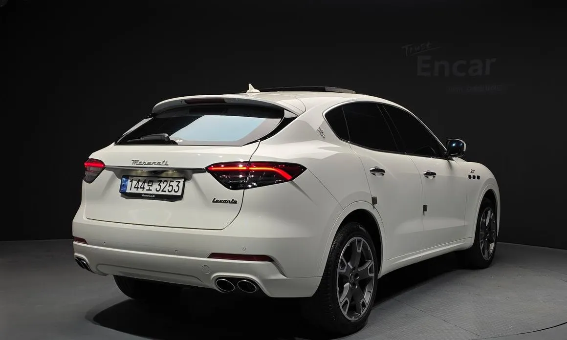 Maserati Levante — фото 4